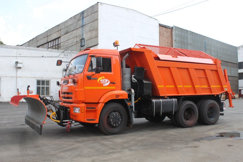 Машина дорожная комбинированная эд405а