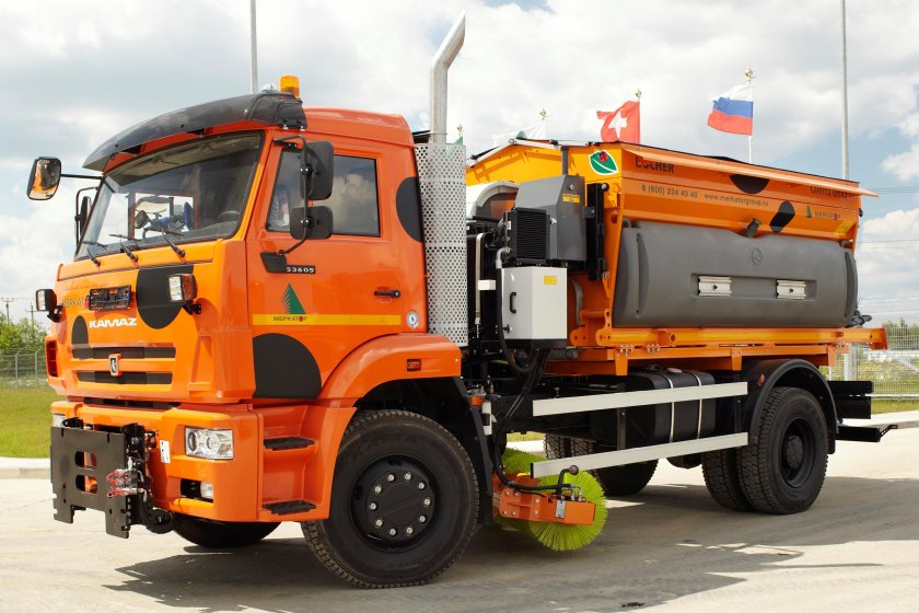 Машина дорожная комбинированная эд244км