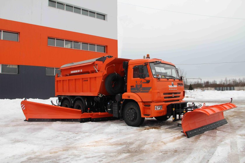 Комбинированная дорожная машина на базе КАМАЗ 65115