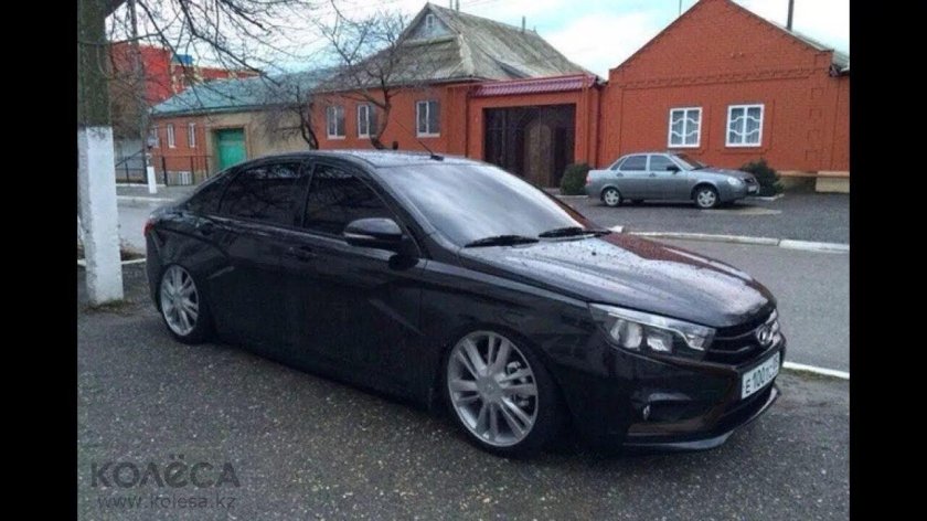 Веста черная тонированная