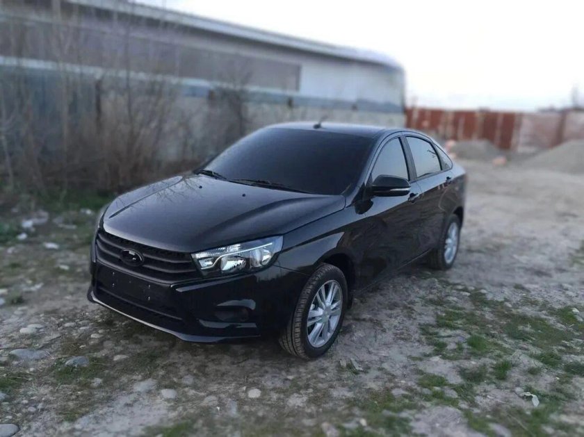 Лада Веста черная тонированная