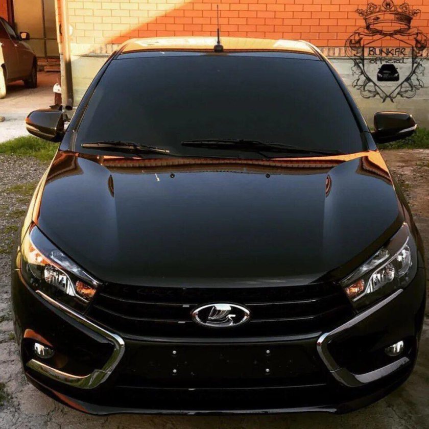 Лада Веста черная тонированная