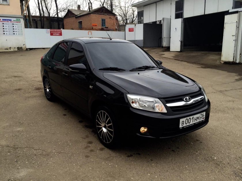 Лада Гранта лифтбек черная 2015