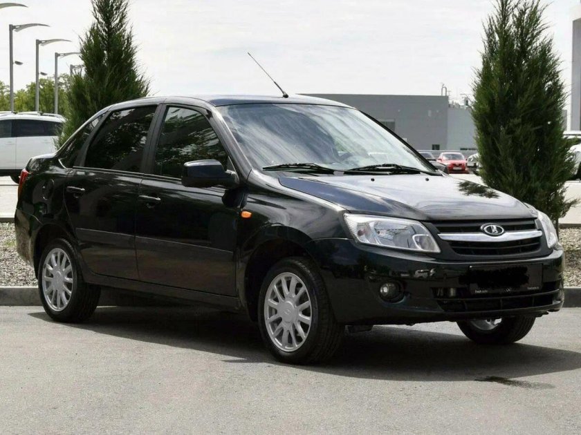 Лада Гранта седан чёрный