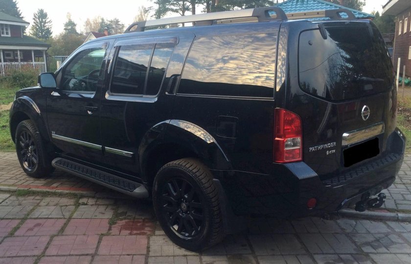 Nissan Pathfinder r51 Black