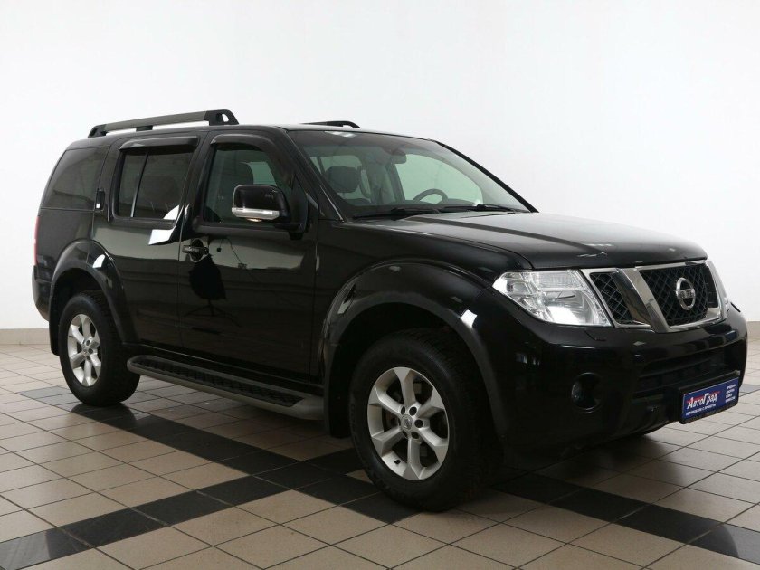Nissan Pathfinder черный