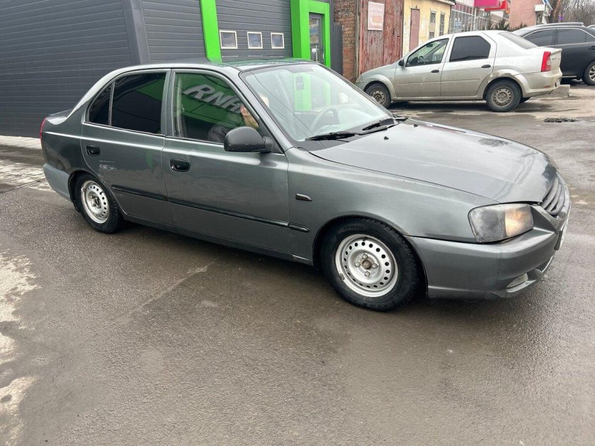 Hyundai accent 2005