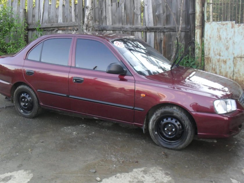 Hyundai Accent вишневый