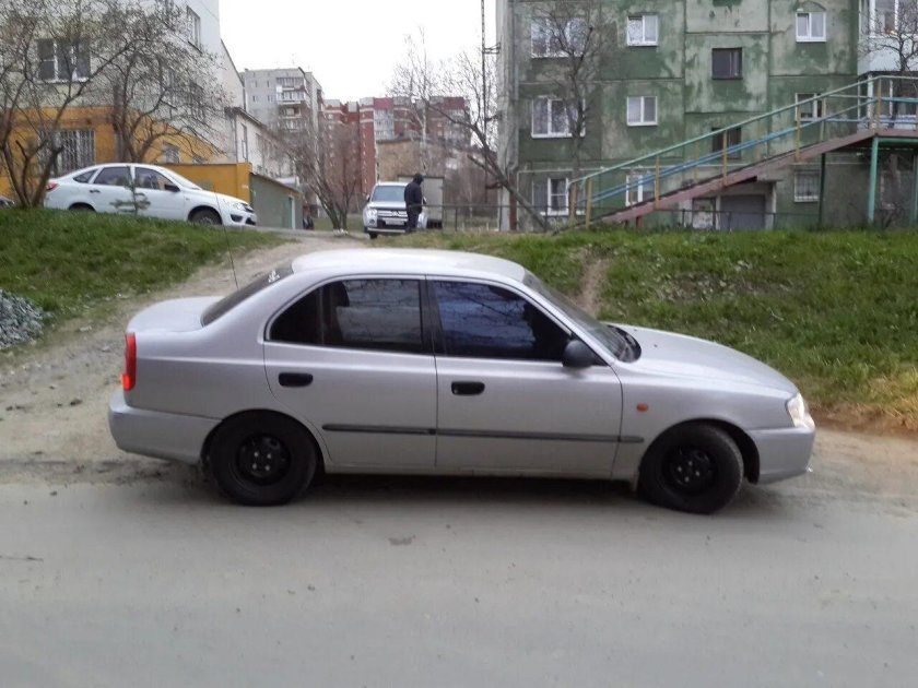 Серебристый Hyundai Accent 15 штампы