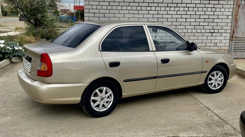 Хендай акцент золотистый