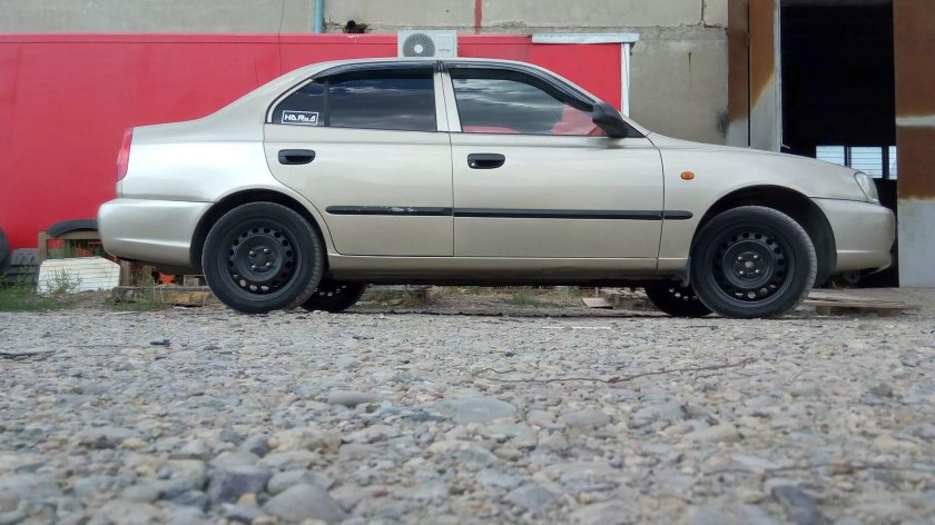 Серебристый Hyundai Accent 15 штампы