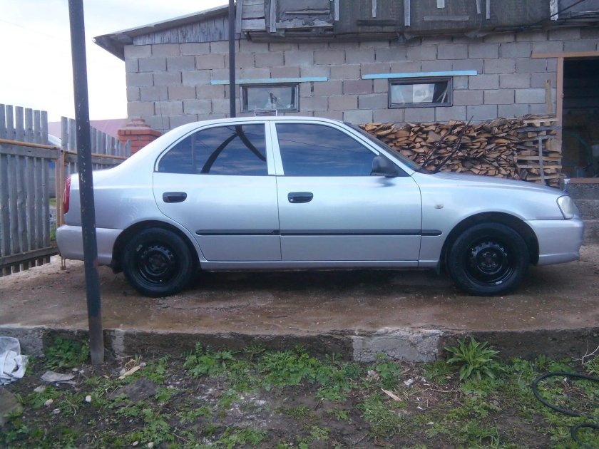 Серебристый Hyundai Accent 15 штампы