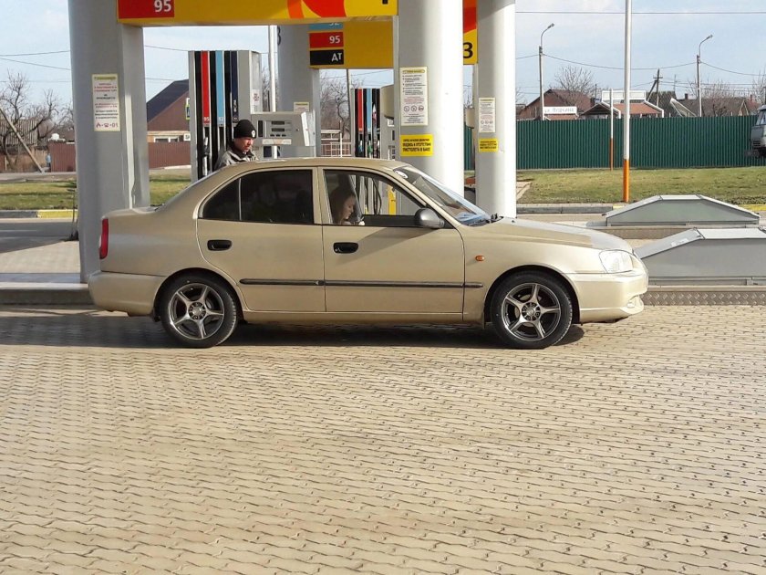 Хендай акцент золотой