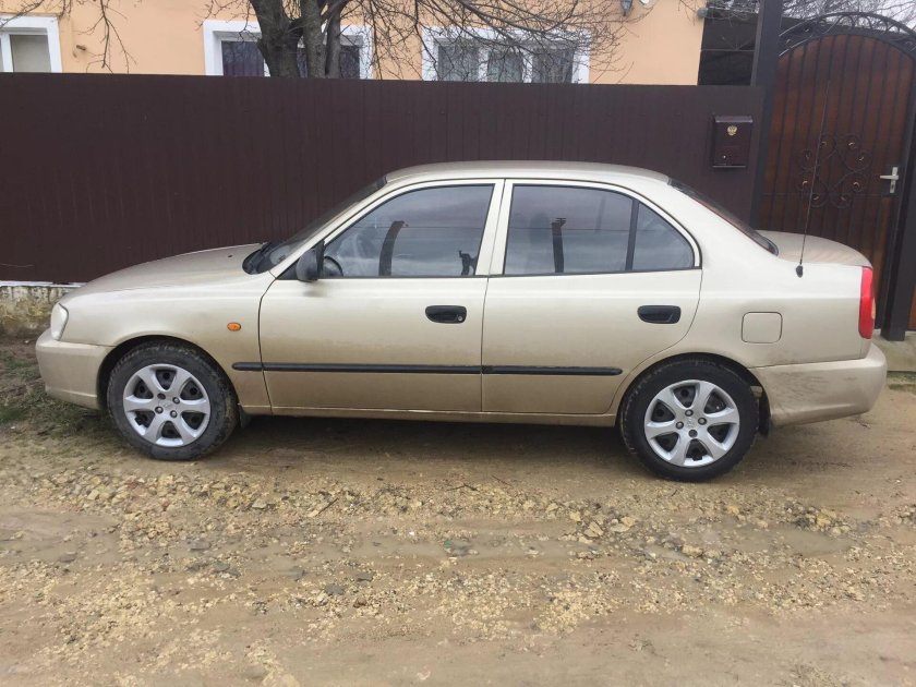 Hyundai Accent бежевый цвет 2003