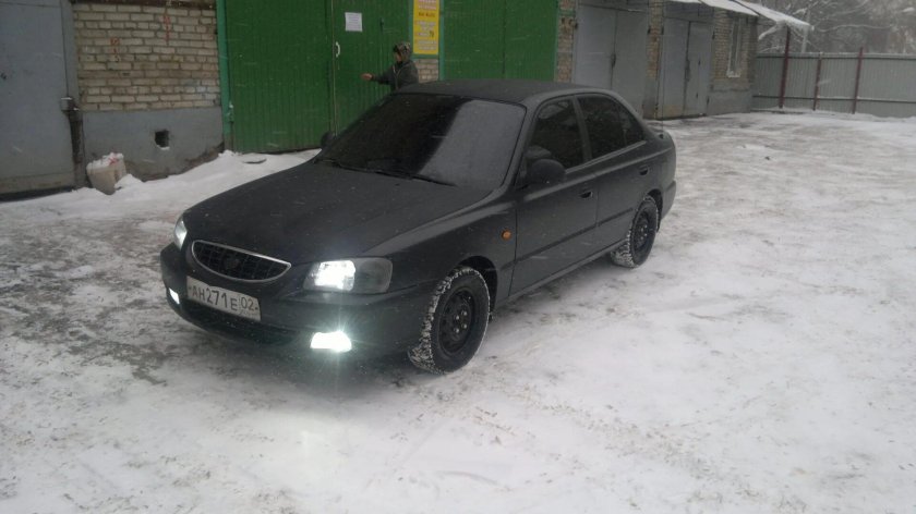 Хендай акцент черный тонированный