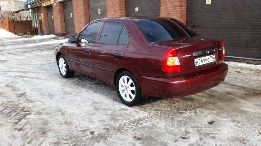 Hyundai Accent вишневый