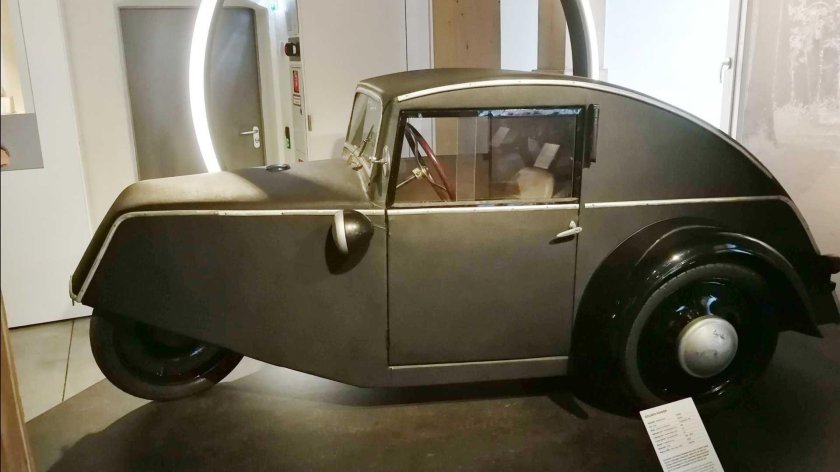 Голиаф трехколесный автомобиль