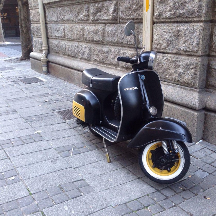 Веспа черный