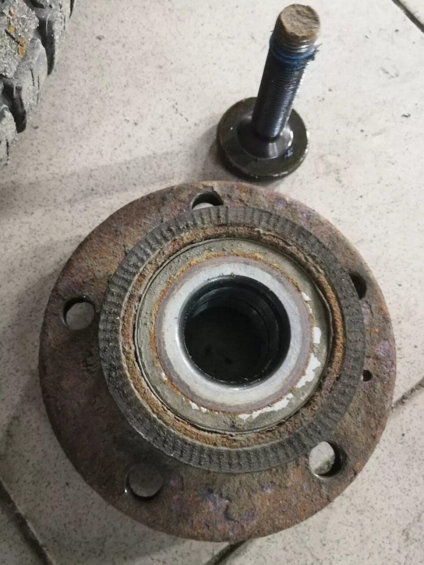 Задняя ступица VW Golf 3