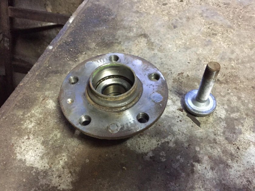 Задняя ступица