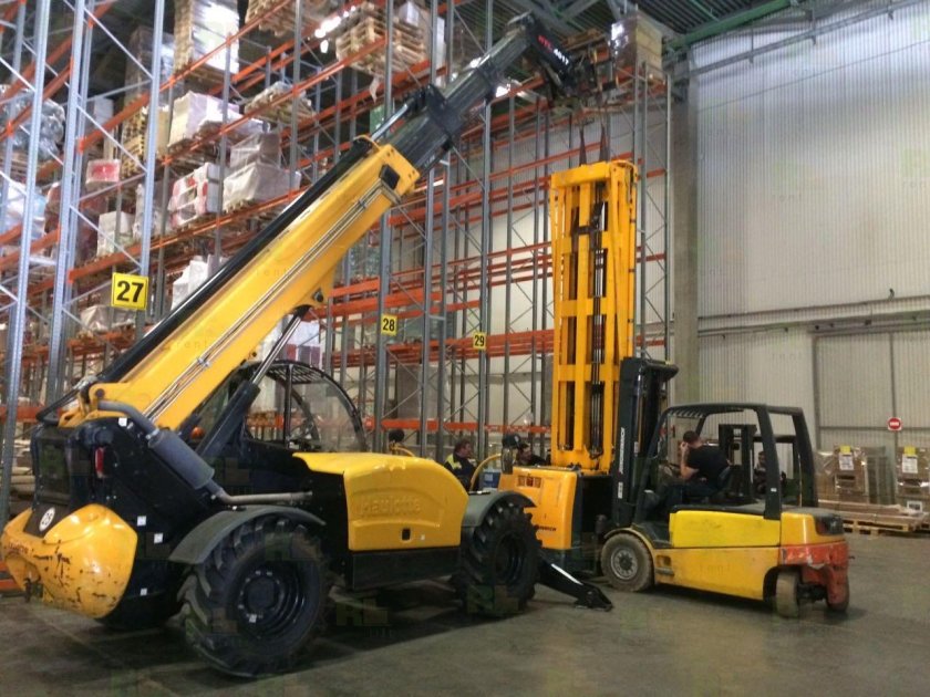 Погрузчик телескопический