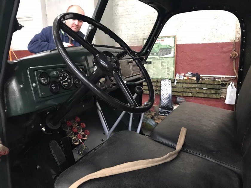 ЗИЛ 157 кабина изнутри
