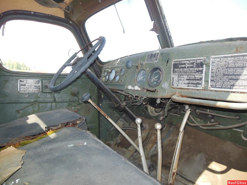 ЗИЛ 157 кабина изнутри