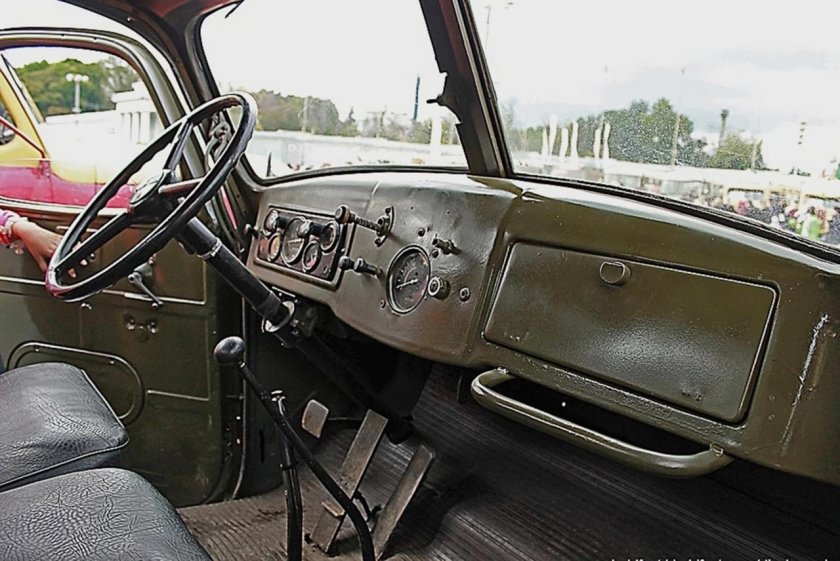 ЗИС 151 салон