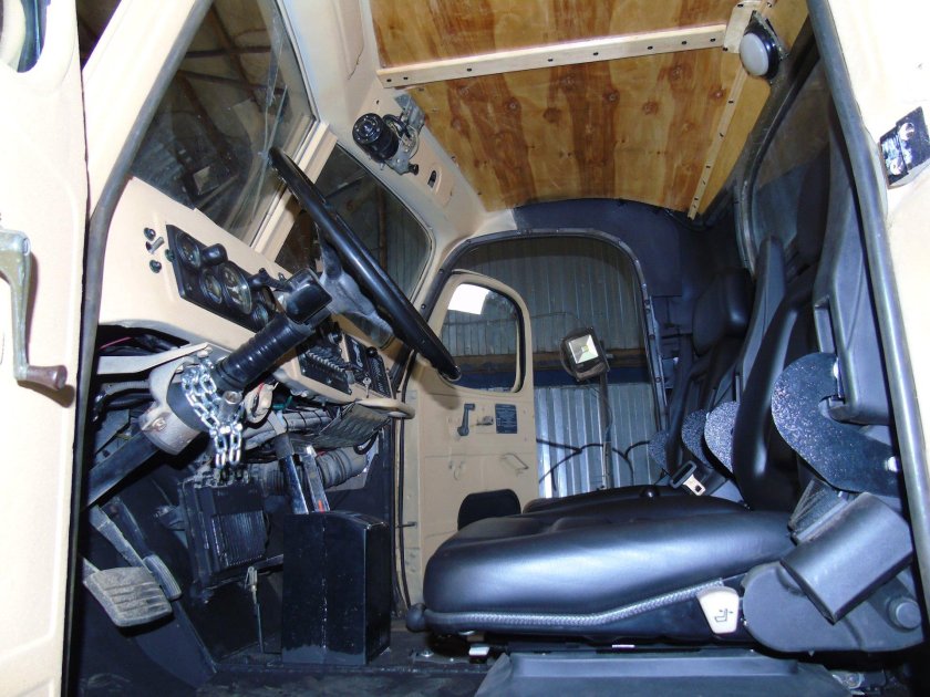ЗИЛ-131 кабина внутри