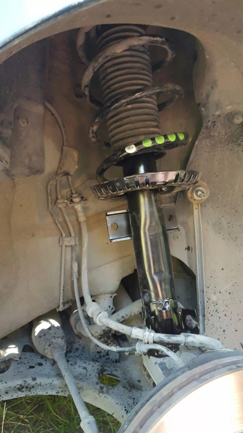 Сборка передней стойки Шкода Рапид