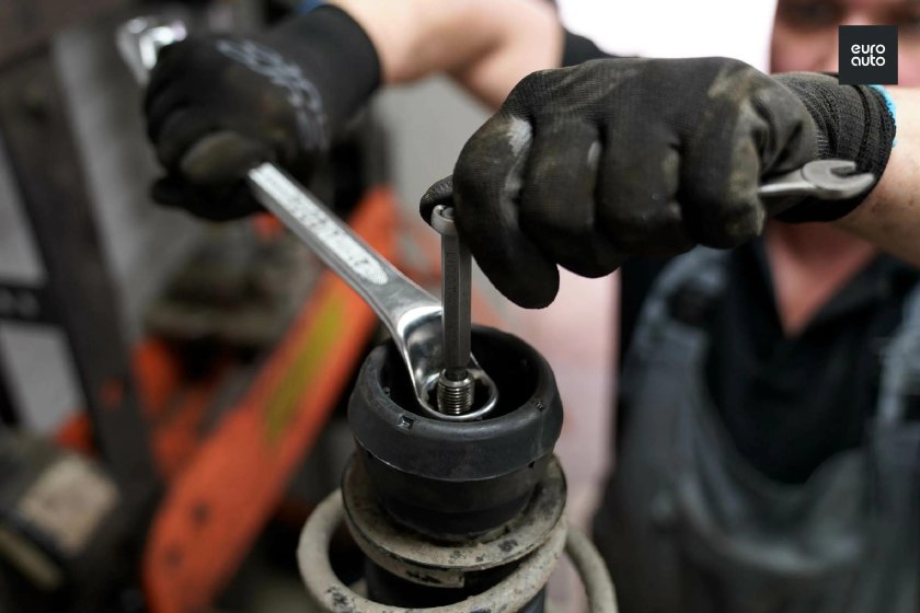 Упор передних амортизаторов Рапид