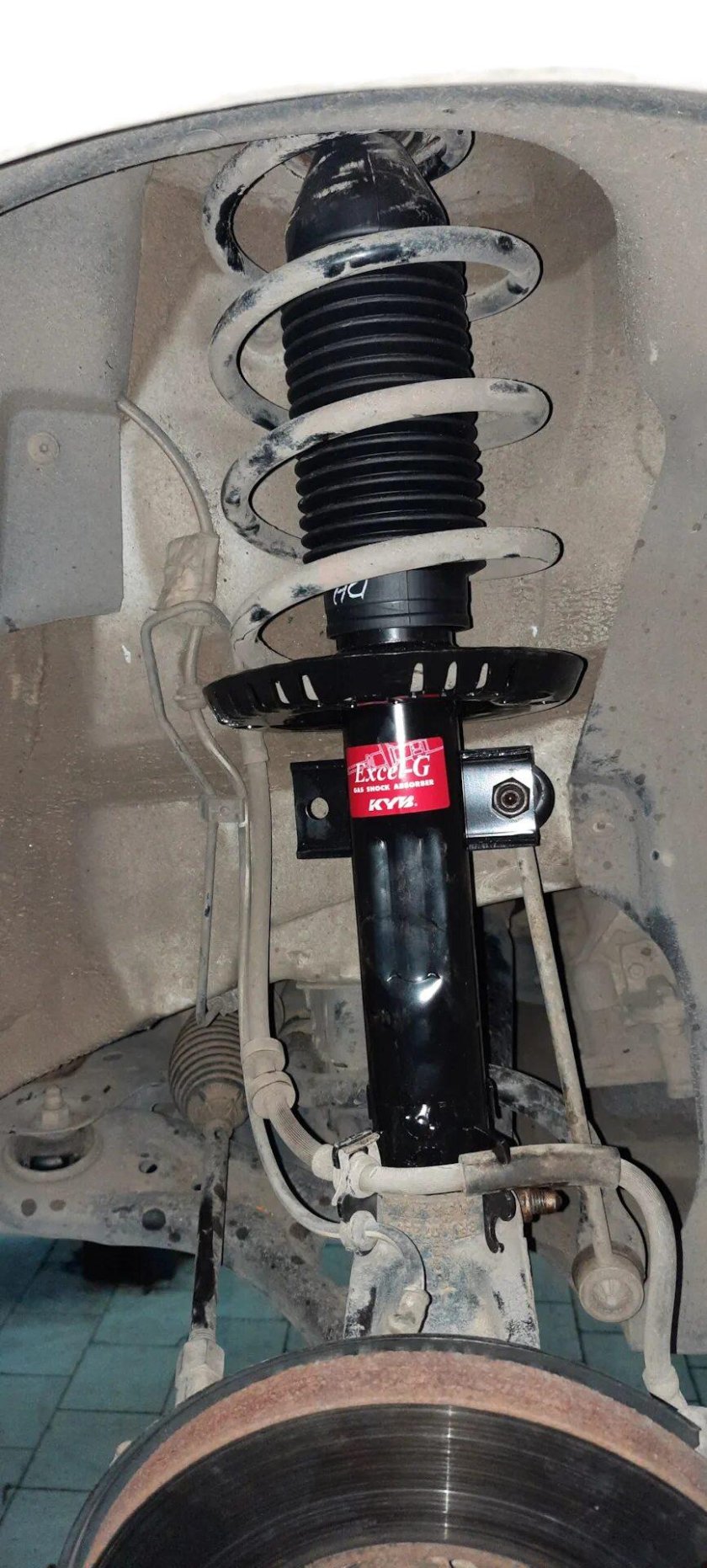 Замена передних амортизаторов