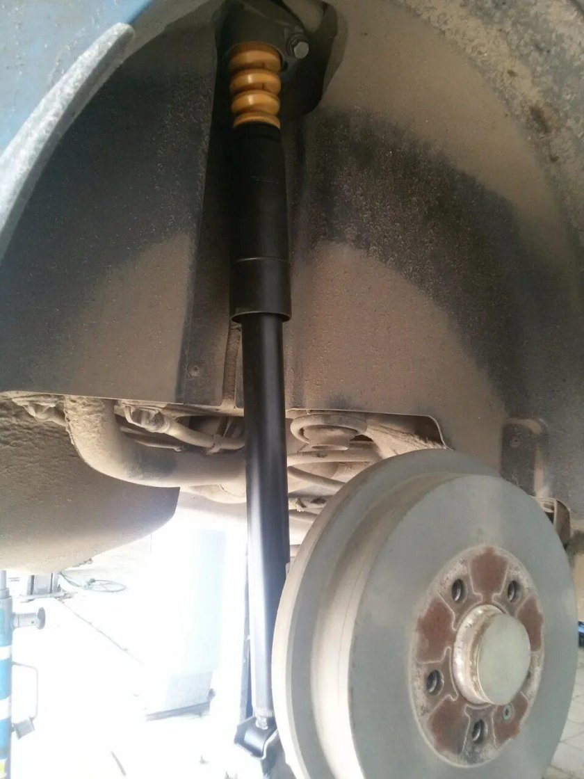 Задние амортизаторы Шкода Рапид 2016