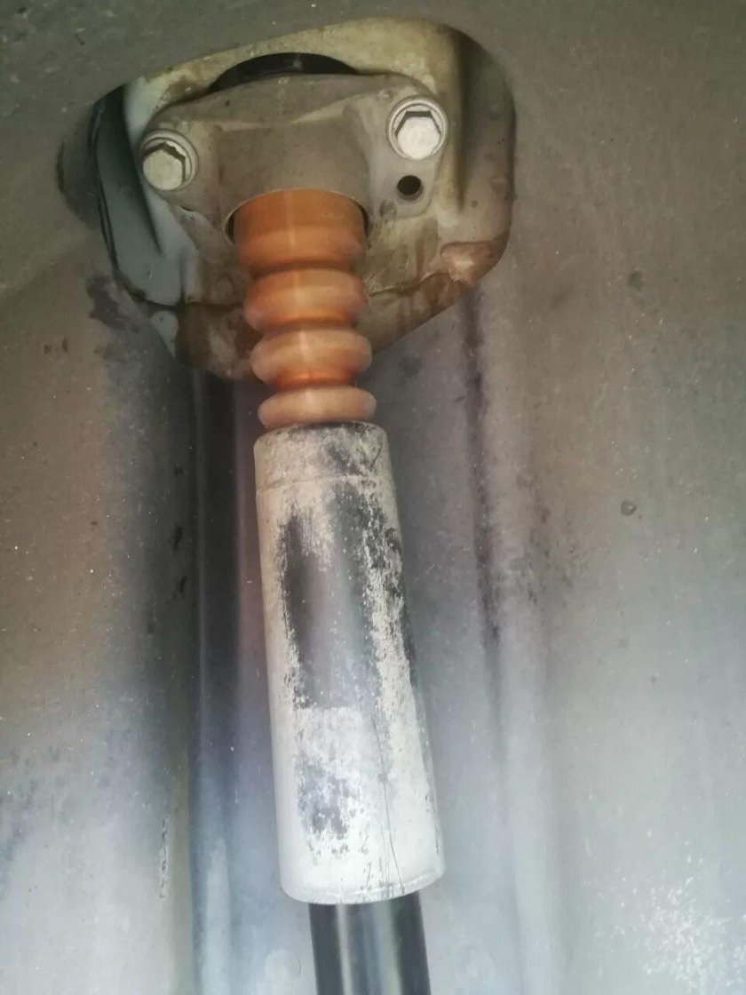 Задание амортизаторы Шкода Рапид