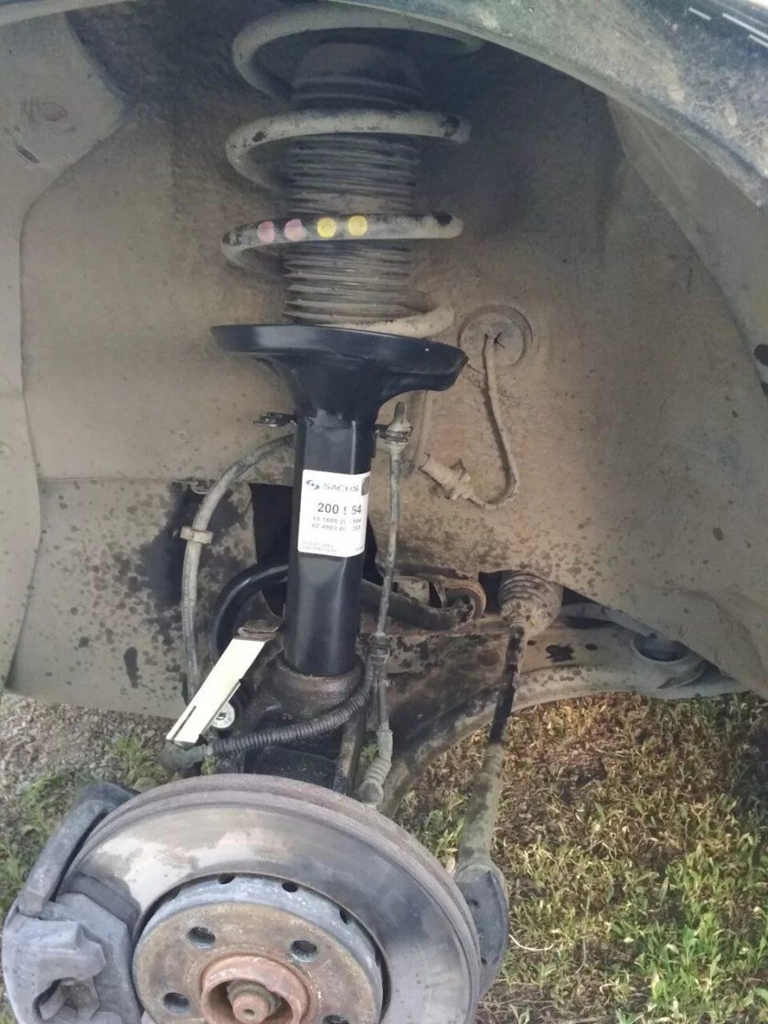 Стойка с пружиной Шкода Октавия а4