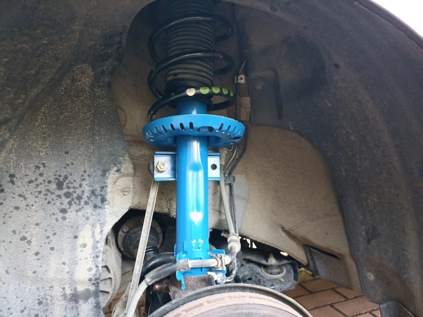 Замена передних амортизаторов