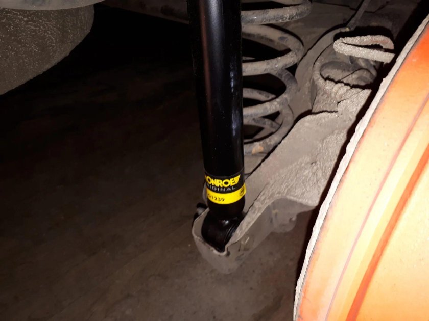 Направляющая задних амортизаторов Шкода Рапид