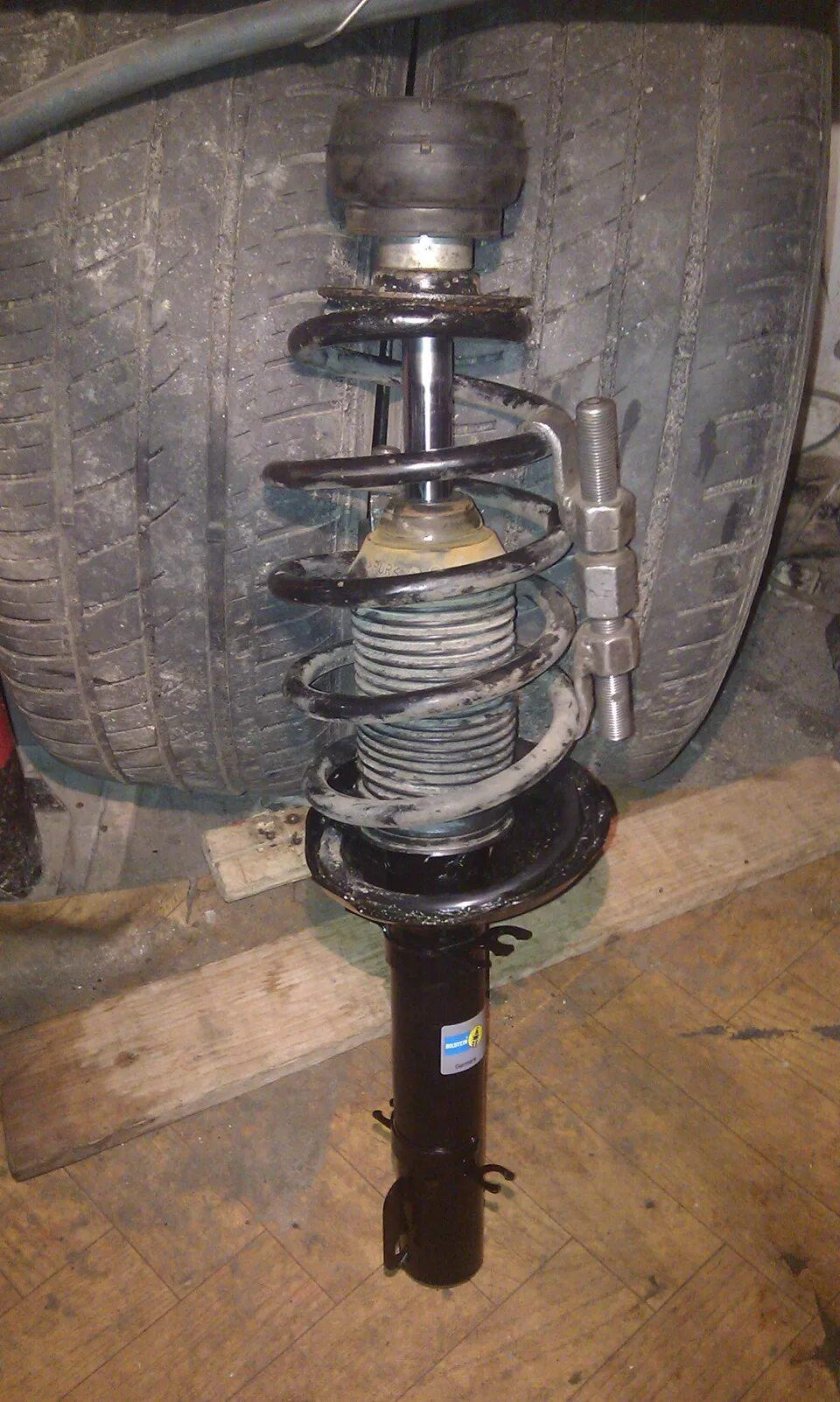 Передняя стойка Шкода Октавия тур 1.4