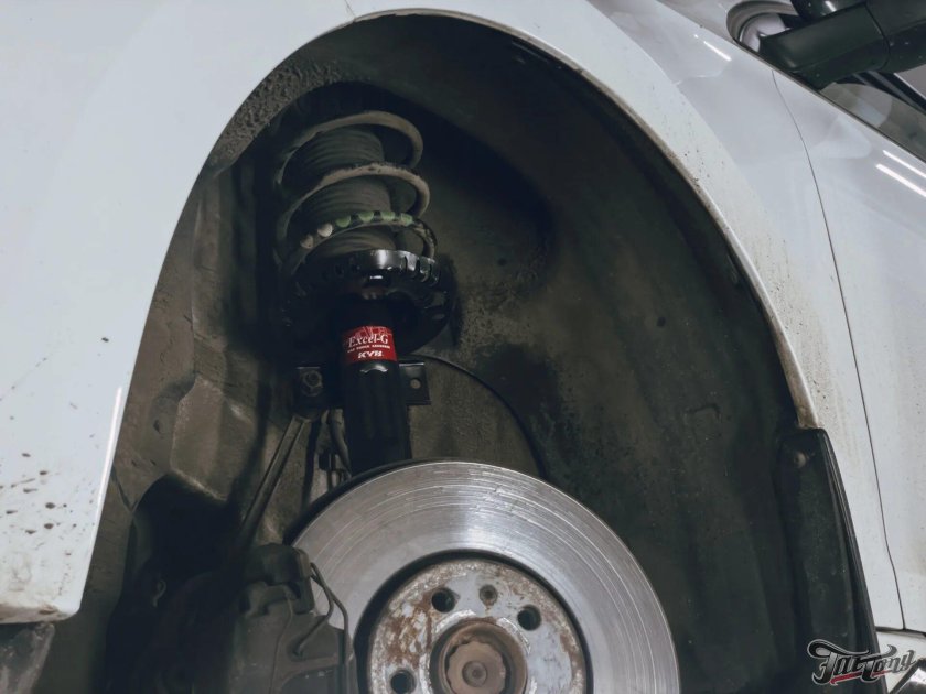 Шкода Рапид замена передних амортизаторов своими руками