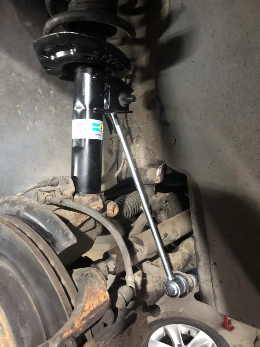 Стойка амортизатора передняя Шкода Йети