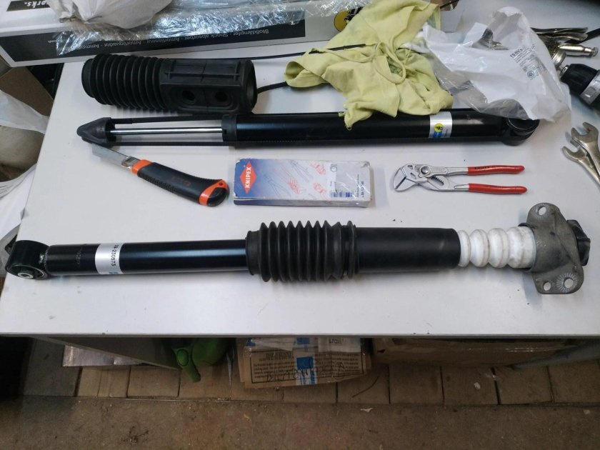 Амортизатор на шкоду Рапид 2016