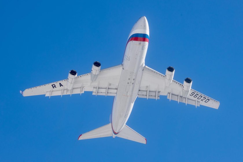 Самолет ил 96