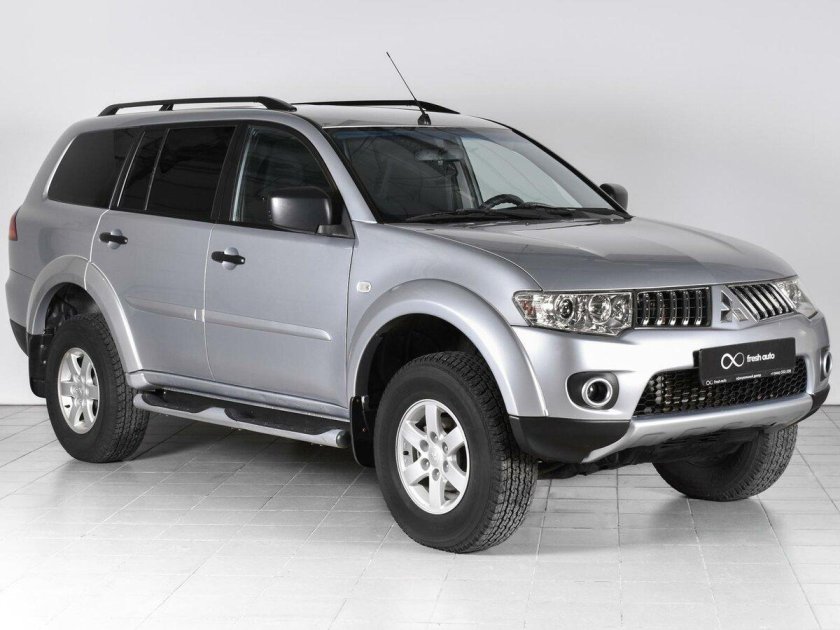 Mitsubishi pajero sport 2011