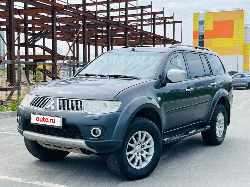 Mitsubishi pajero sport ii