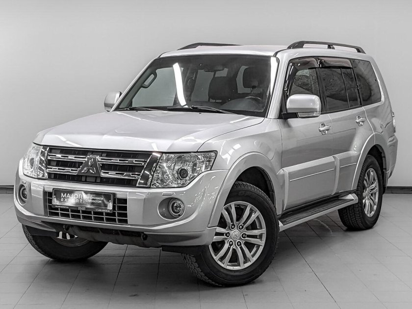 Mitsubishi pajero 2011