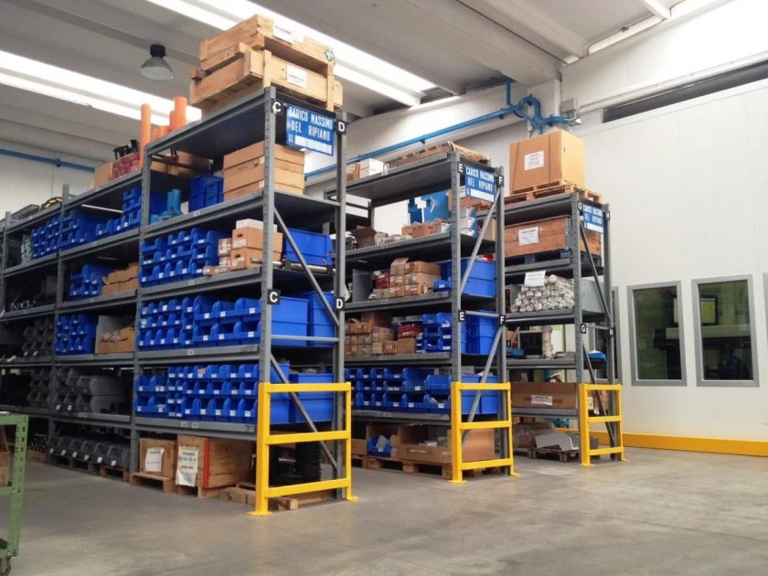 Склад автозапчастей