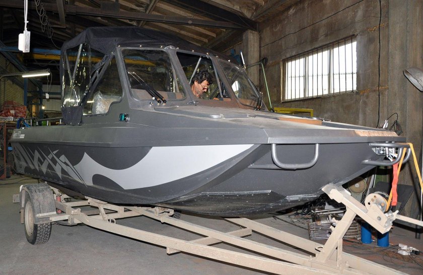 Катер гранит 510 водометный