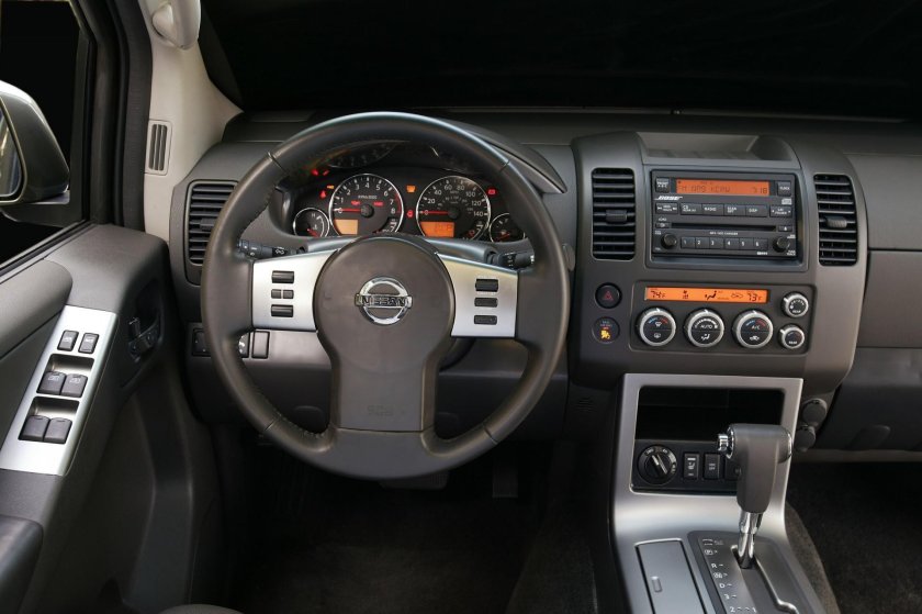 Nissan Pathfinder r51 салон