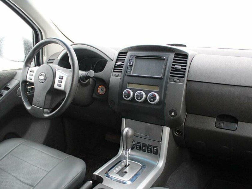 Nissan Navara 2007 салон