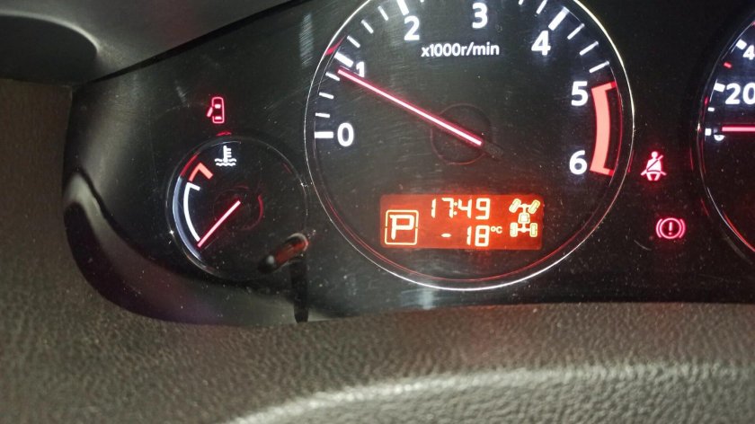 Ниссан Патфайндер r51 2.5 дизель горит ESP И скользкая дорога